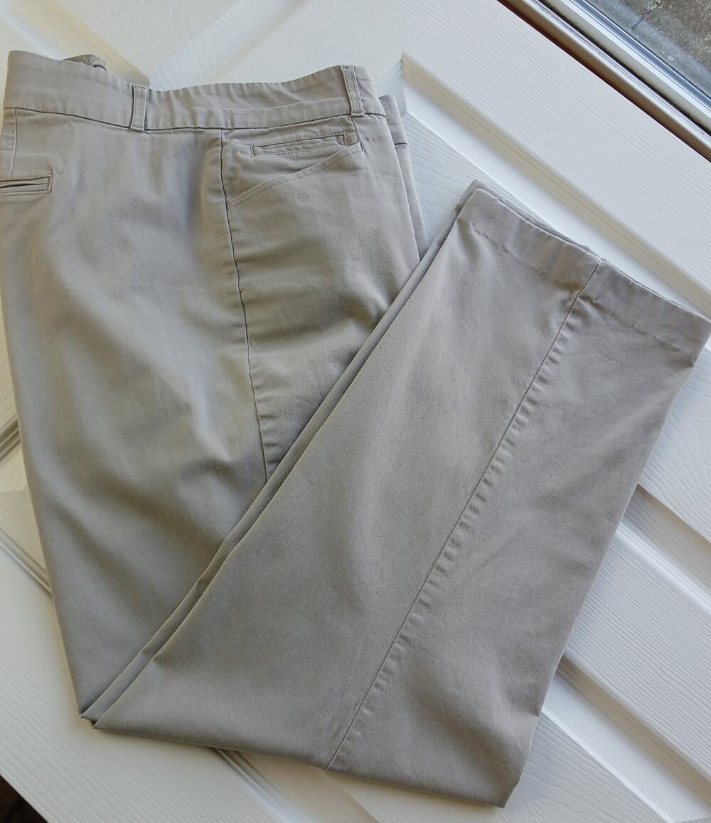 Gloria Vanderbilt Charlene Khaki Chinos 18W avg flat front high rise straight
